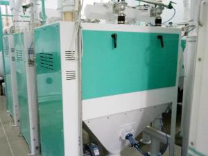 Máquina para processamento de grãos de milho